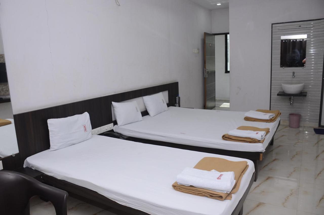 Hotel Mangalam Kurandvad Exterior foto